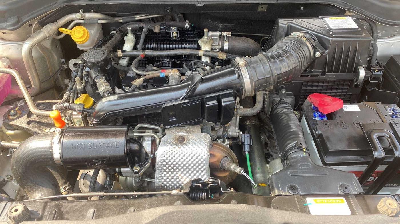 2020 Mahindra XUV300 W4 1.2 PETROL, Petrol, Manual, 20,294 km, Open Bonet