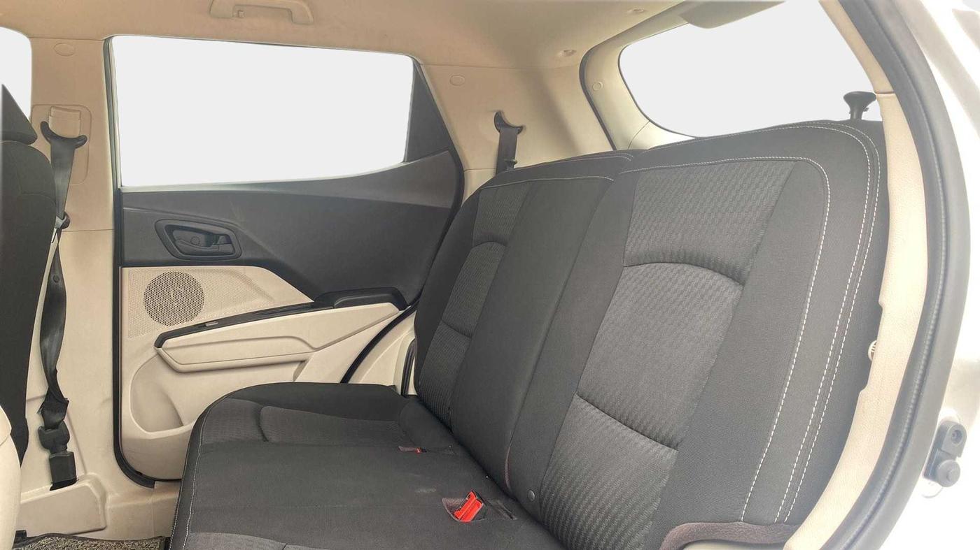 2020 Mahindra XUV300 W4 1.2 PETROL, Petrol, Manual, 20,294 km, Right Side Rear Door Cabin