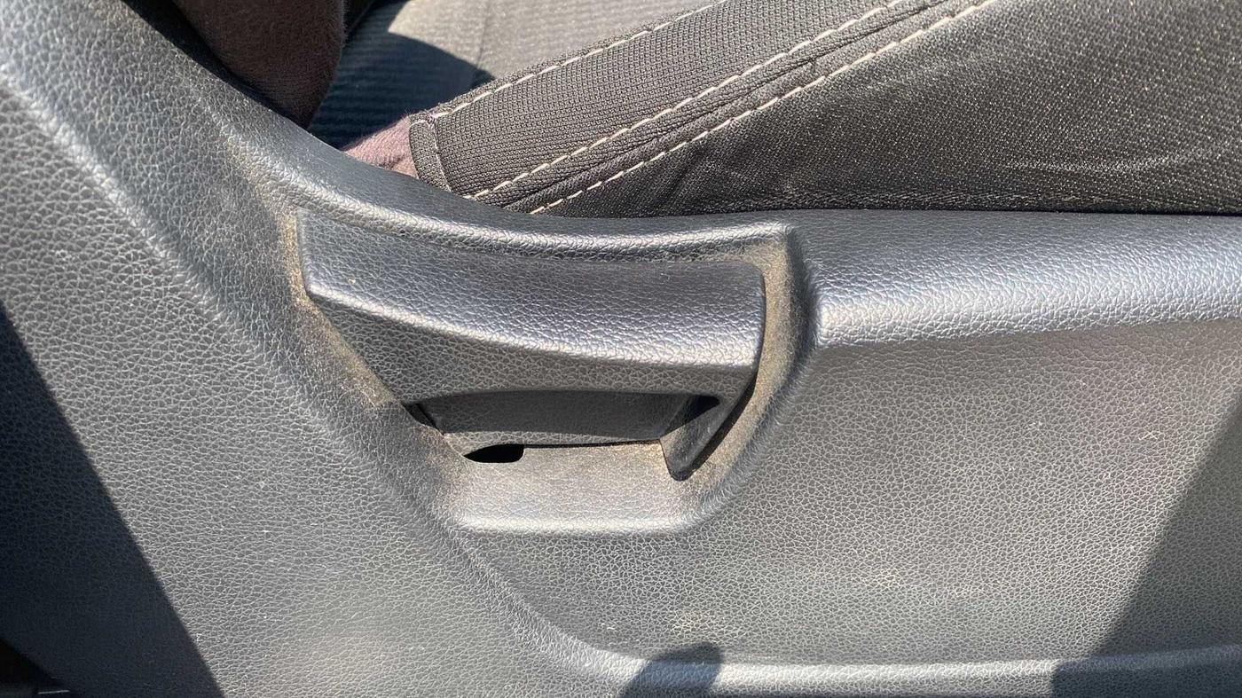 2020 Mahindra XUV300 W4 1.2 PETROL, Petrol, Manual, 20,294 km, Driver Side Adjustment Panel