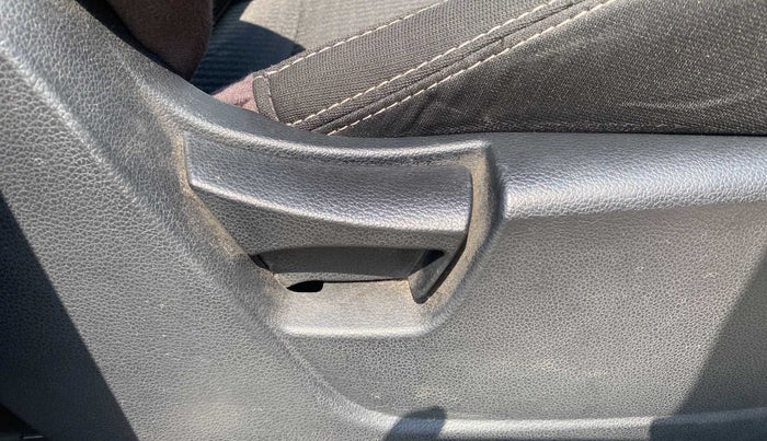 2020 Mahindra XUV300 W4 1.2 PETROL, Petrol, Manual, 20,294 km, Driver Side Adjustment Panel