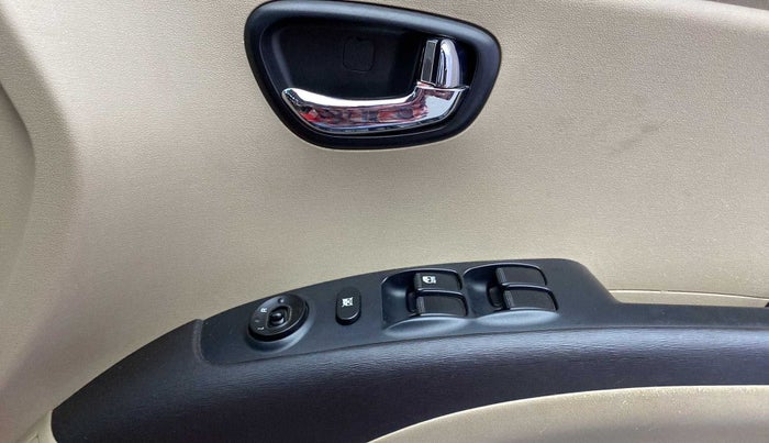 2011 Hyundai i10 MAGNA 1.2, Petrol, Manual, 47,943 km, Driver Side Door Panels Control