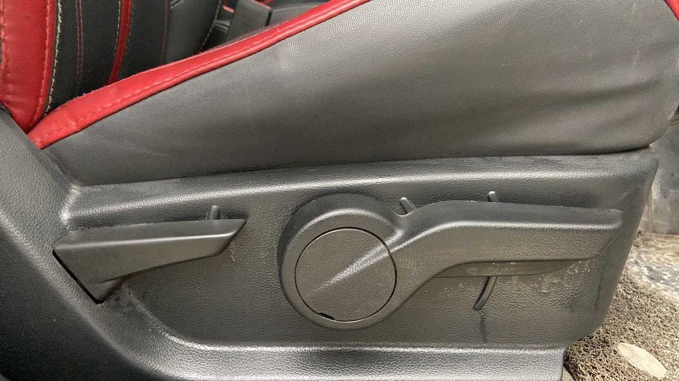 2021 Mahindra Thar LX PETROL HT 4WD AT, Petrol, Automatic, 38,990 km, Driver Side Adjustment Panel