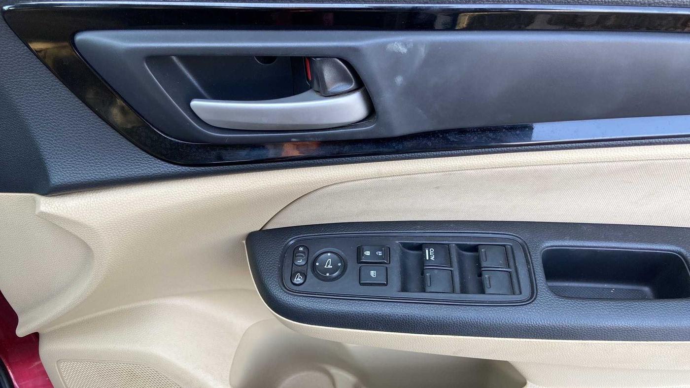 2019 Honda Amaze 1.2L I-VTEC VX, CNG, Manual, 44,097 km, Driver Side Door Panels Control