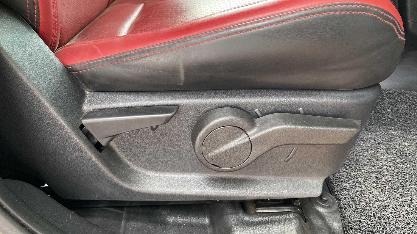 2023 Mahindra Thar LX D AT 4WD HT, Diesel, Automatic, 6,809 km, Driver Side Adjustment Panel