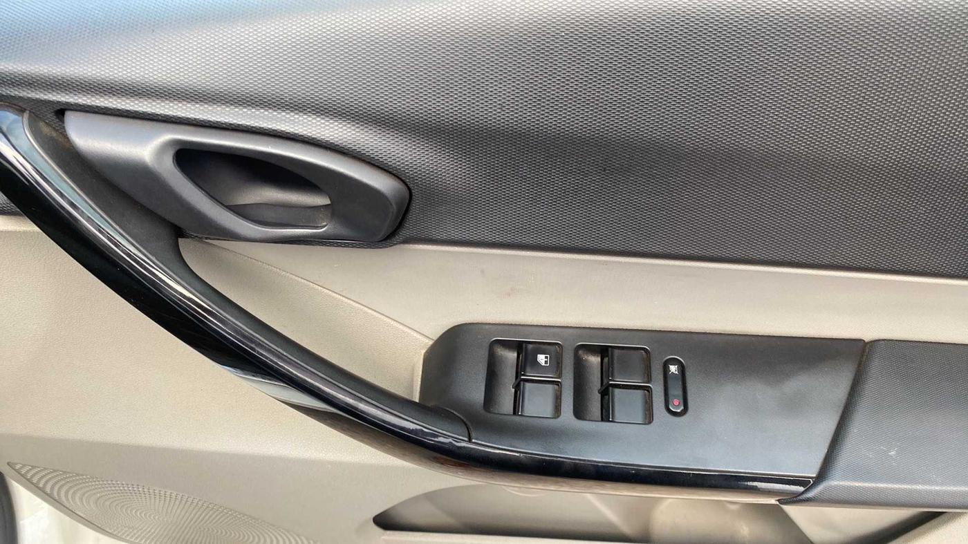 2018 Tata Tiago XT PETROL, Petrol, Manual, 18,118 km, Driver Side Door Panels Control