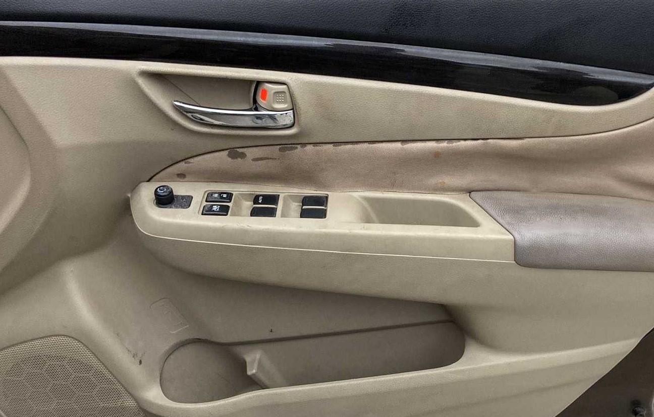 2016 Maruti Ciaz VXI, Petrol, Manual, 60,558 km, Driver Side Door Panels Control