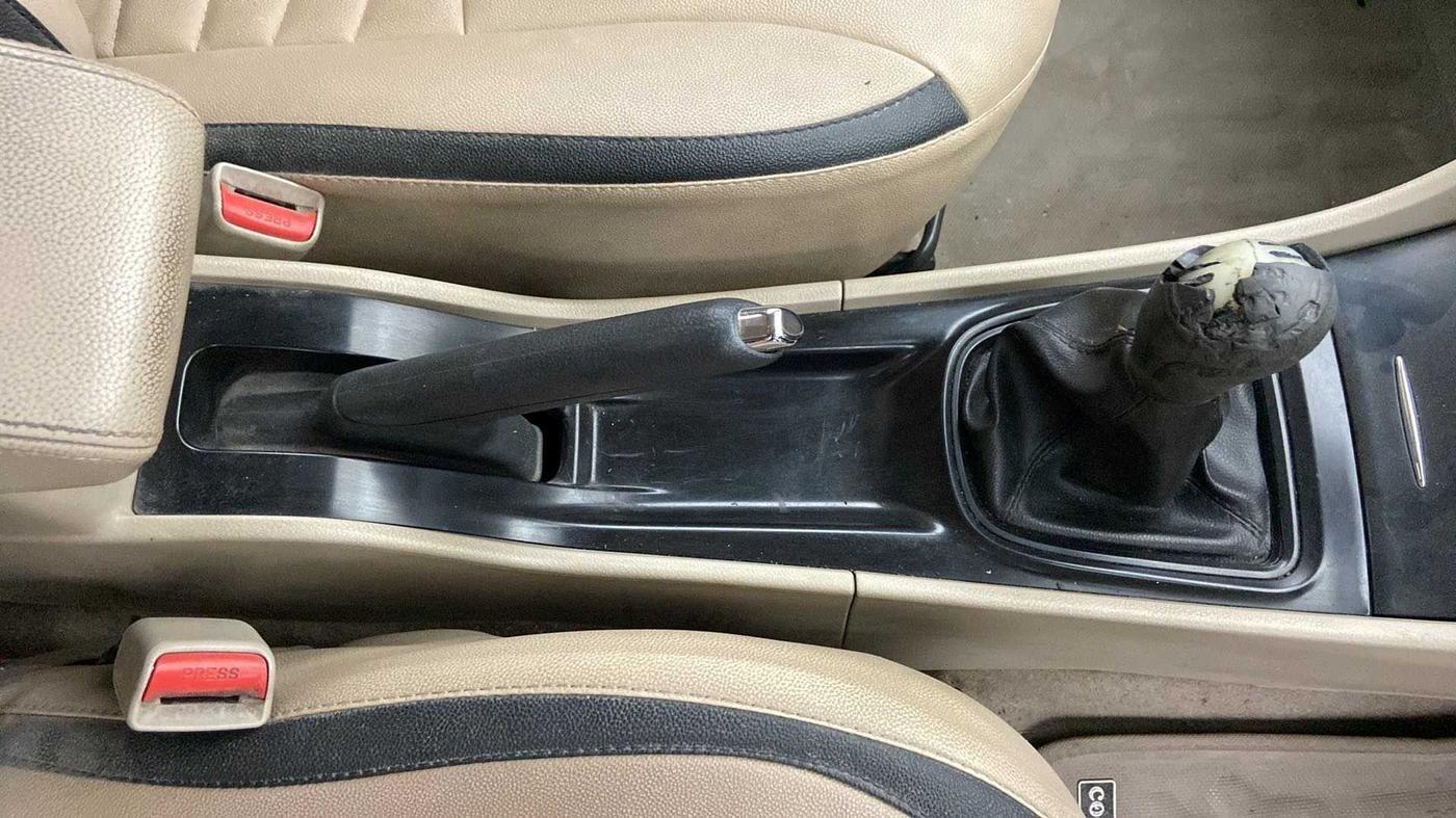 2016 Maruti Ciaz VXI, Petrol, Manual, 60,558 km, Gear Lever