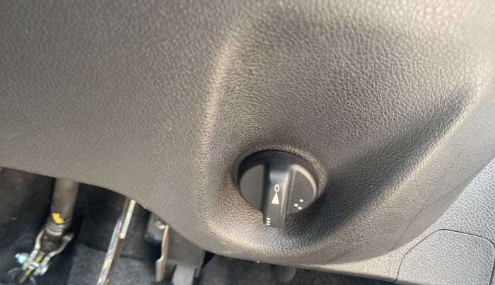 2019 Renault Kwid RXT 1.0 AMT (O), Petrol, Automatic, 23,998 km, Dashboard - Headlight height adjustment not working