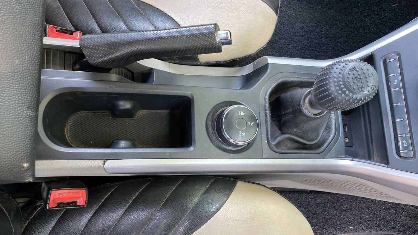 2018 Tata NEXON XM PETROL, Petrol, Manual, 86,222 km, Gear Lever