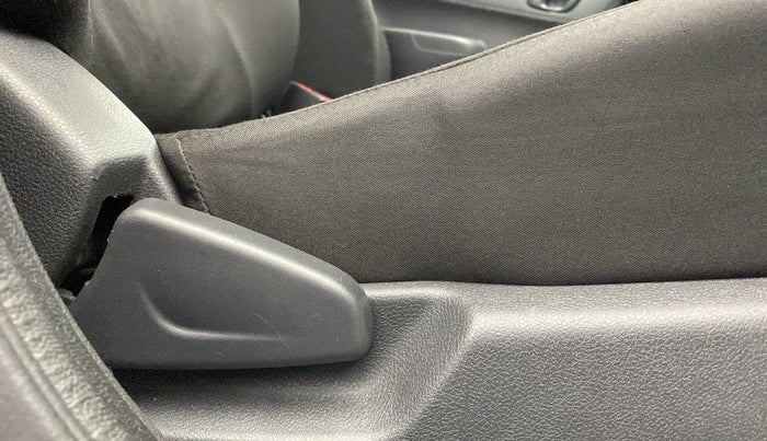 2016 Renault Kwid RXT 1.0 AMT (O), Petrol, Automatic, 96,619 km, Driver Side Adjustment Panel