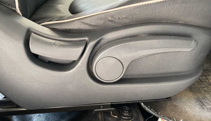 2018 Hyundai Creta SX AT 1.6 DIESEL, Diesel, Automatic, 69,700 km, Driver Side Adjustment Panel