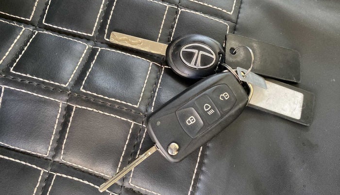 2023 Tata Tiago XT RHYTHM PETROL, Petrol, Manual, 11,247 km, Key Close Up