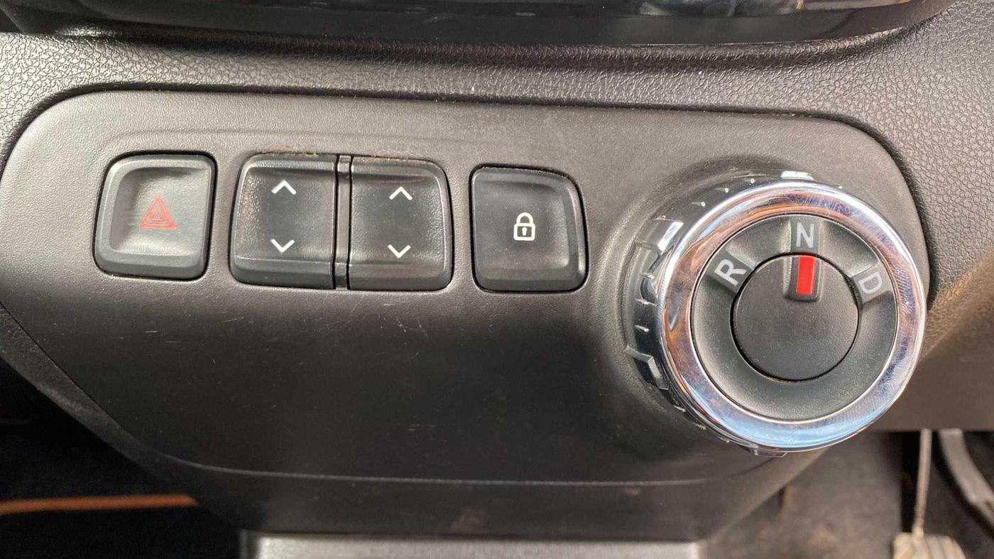 2017 Renault Kwid CLIMBER 1.0 AMT, Petrol, Automatic, 27,849 km, Gear Lever