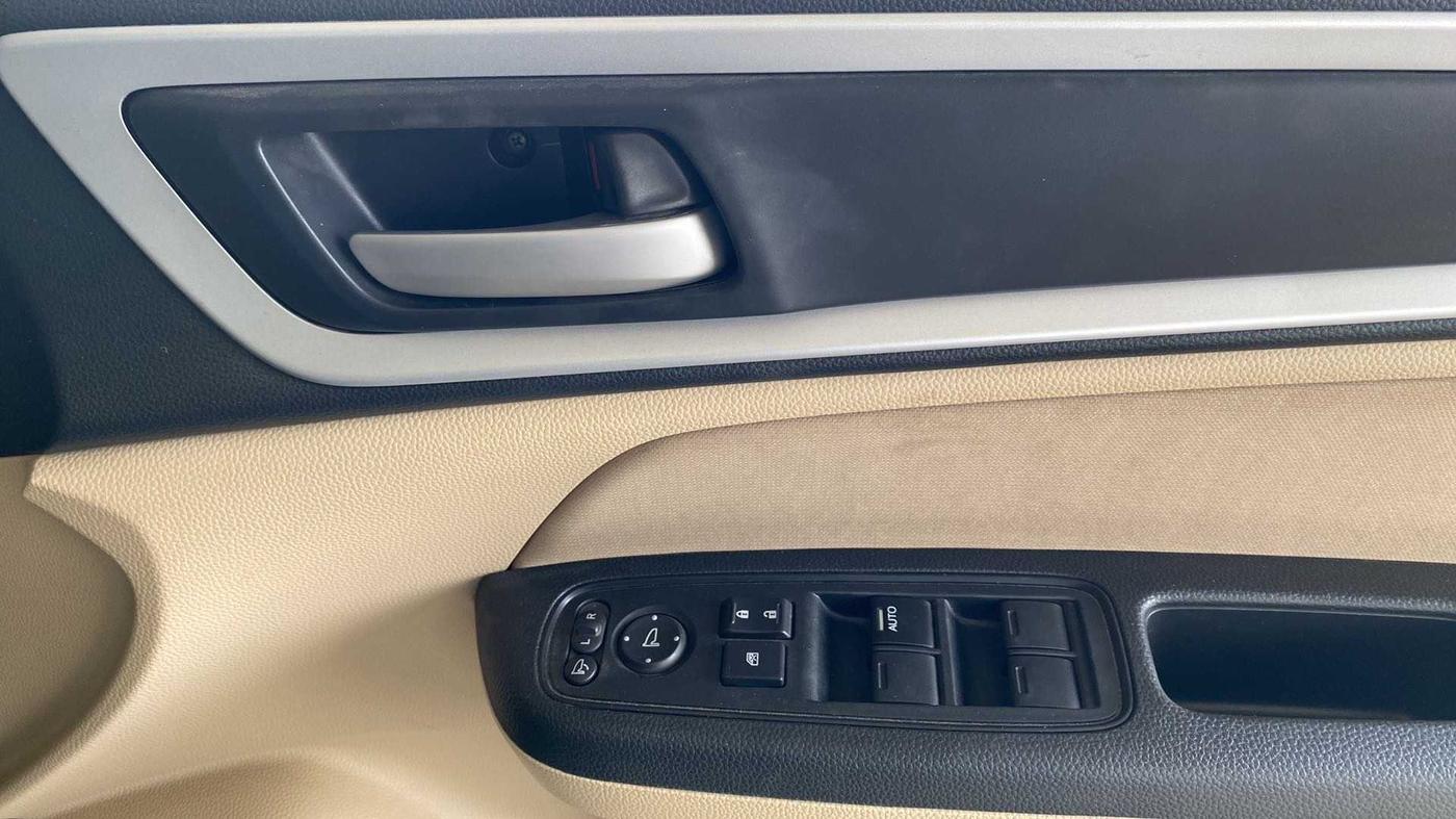 2022 Honda Amaze 1.2L I-VTEC S CVT, Petrol, Automatic, 17,110 km, Driver Side Door Panels Control