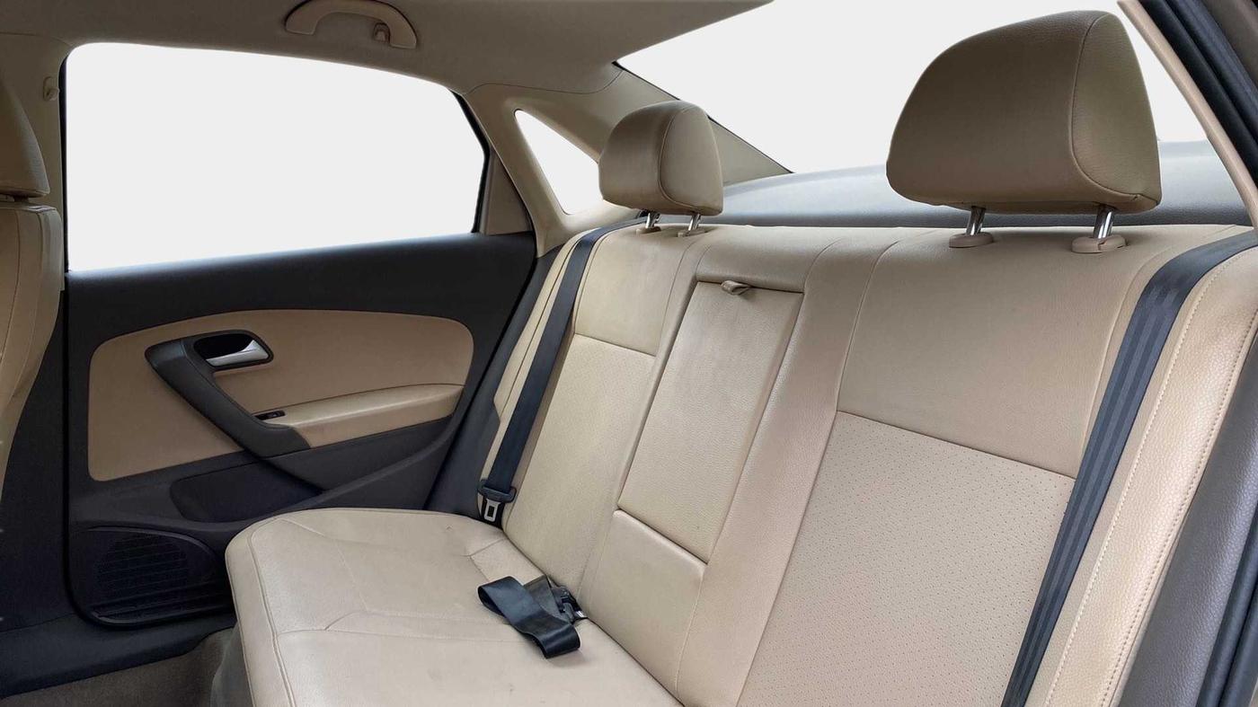 2016 Volkswagen Vento HIGHLINE 1.5 AT, Diesel, Automatic, 76,481 km, Right Side Rear Door Cabin