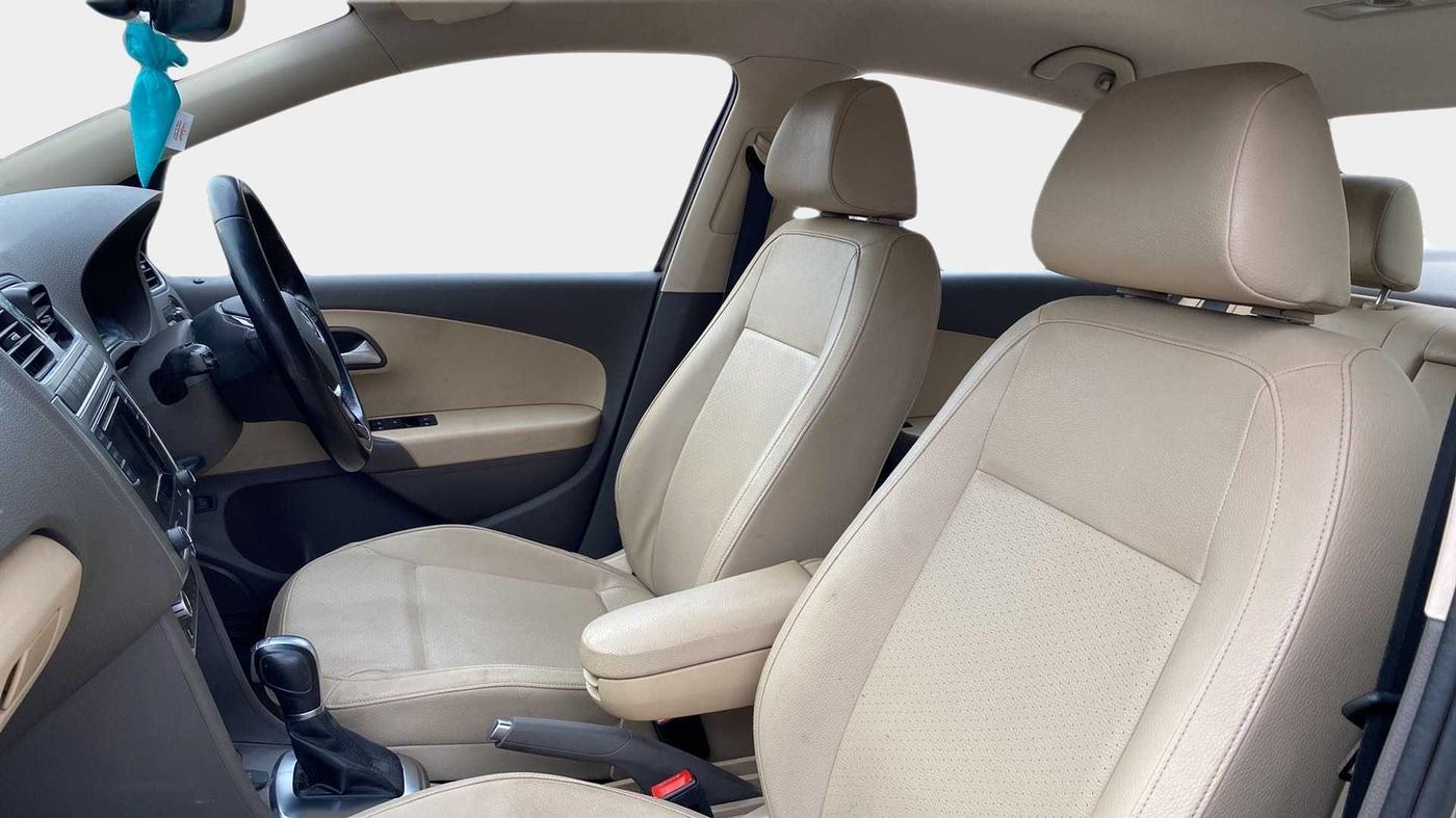 2016 Volkswagen Vento HIGHLINE 1.5 AT, Diesel, Automatic, 76,481 km, Right Side Front Door Cabin