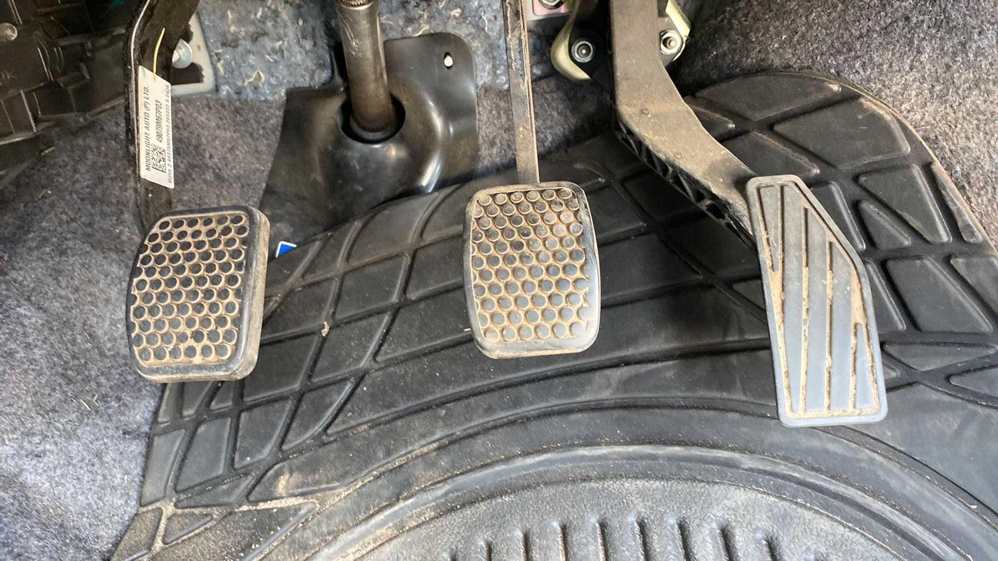 2022 Maruti Alto VXI, Petrol, Manual, 13,264 km, Pedals