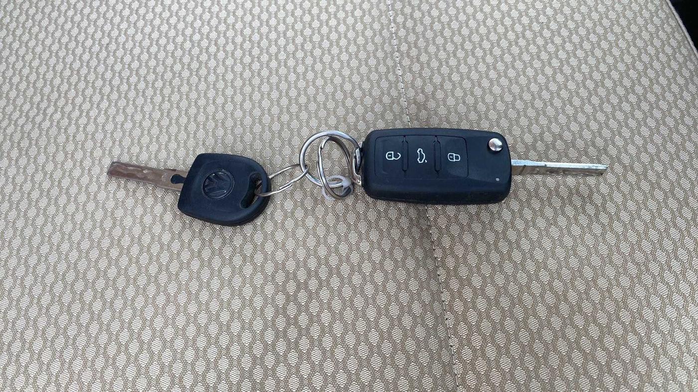 2017 Volkswagen Ameo COMFORTLINE 1.2L, Petrol, Manual, 95,401 km, Key Close Up