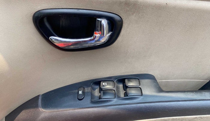 2011 Hyundai i10 MAGNA 1.1, Petrol, Manual, 27,109 km, Driver Side Door Panels Control