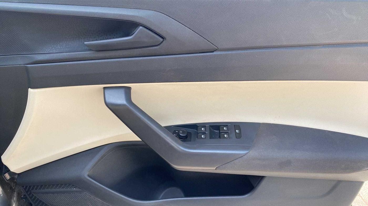 2023 Skoda SLAVIA ACTIVE 1.0L TSI MT, Petrol, Manual, 16,418 km, Driver Side Door Panels Control