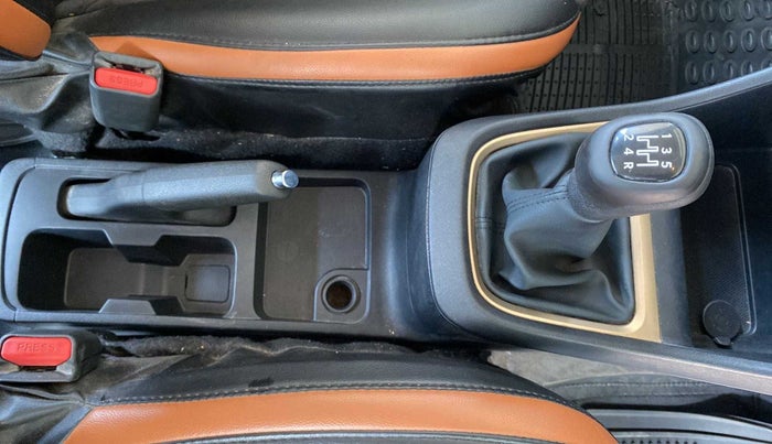 2021 Tata PUNCH ACCOMPLISHED MT, Petrol, Manual, 47,466 km, Gear Lever