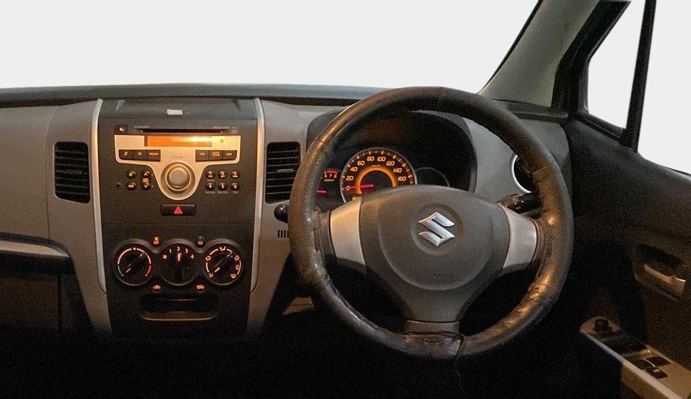 2010 Maruti Wagon R 1.0 VXI, Petrol, Manual, 85,106 km, Steering Wheel Close Up