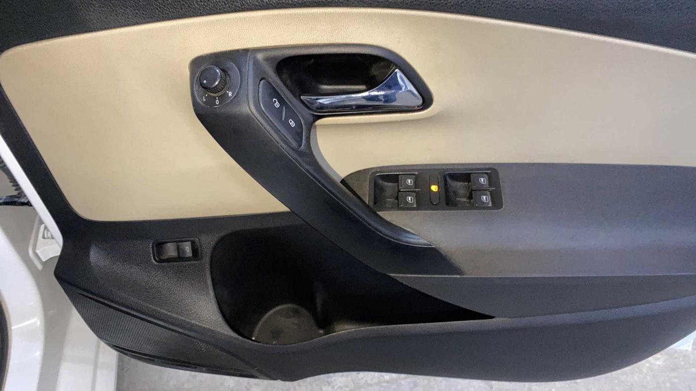 2019 Skoda Rapid AMBITION 1.6 MPI MT, Petrol, Manual, 45,382 km, Driver Side Door Panels Control