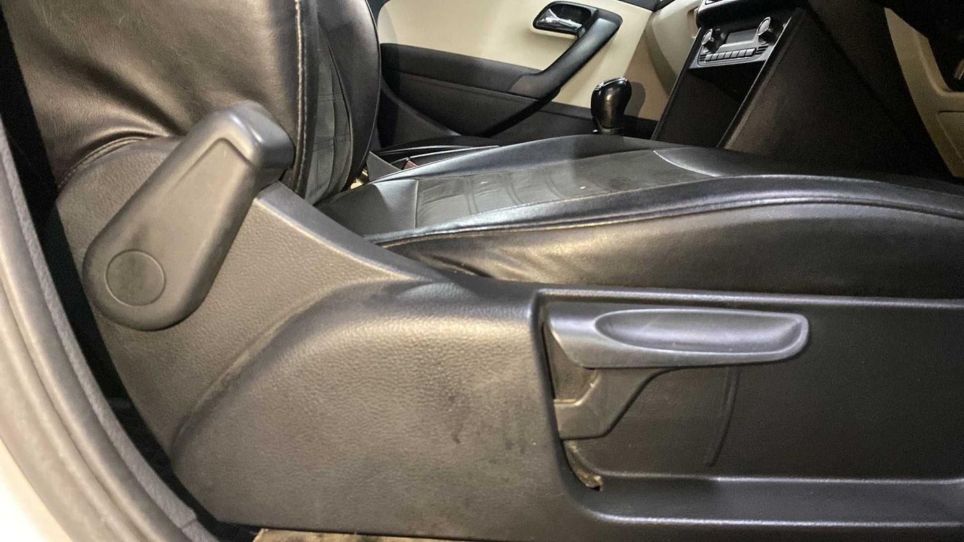 2019 Skoda Rapid AMBITION 1.6 MPI MT, Petrol, Manual, 45,382 km, Driver Side Adjustment Panel