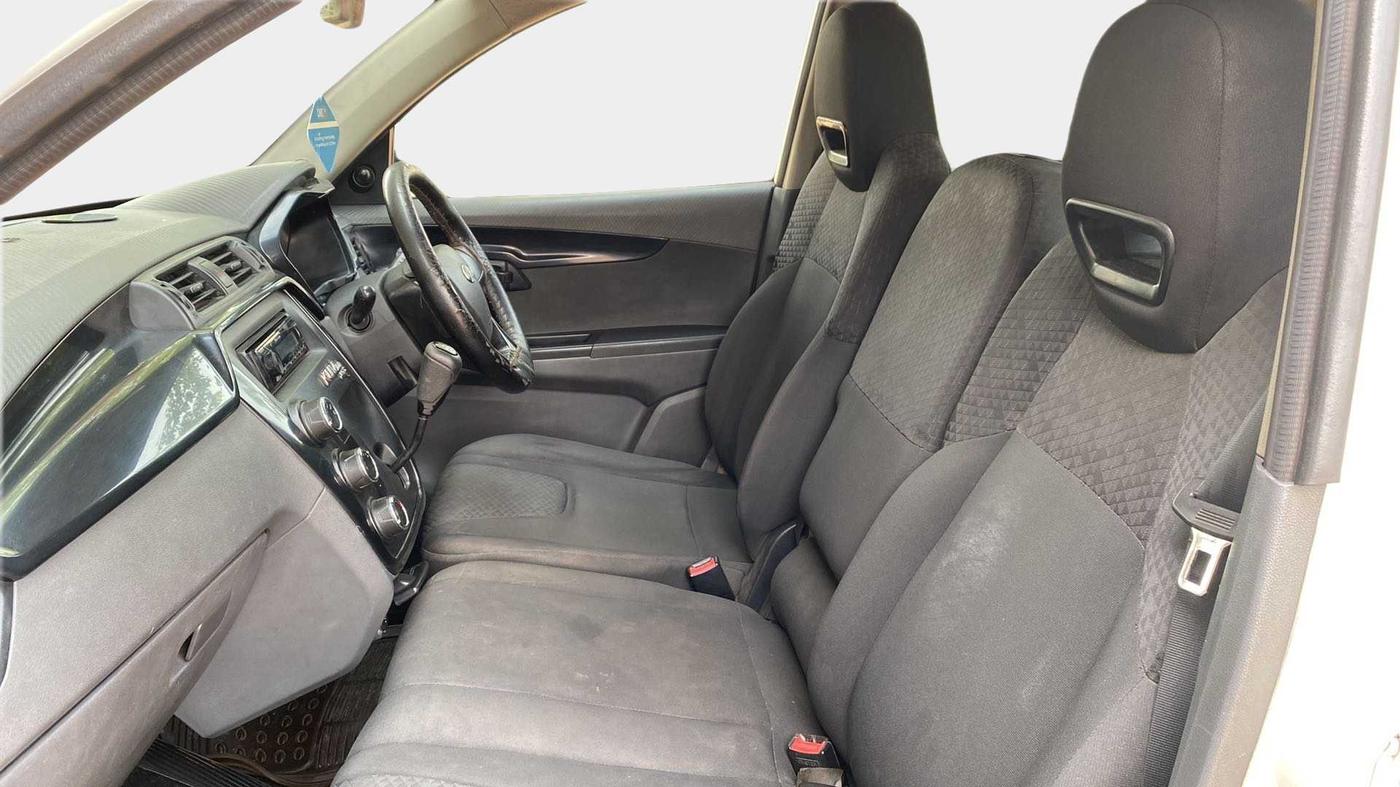2017 Mahindra KUV 100 NXT K4+ P 6 STR, Petrol, Manual, 48,005 km, Right Side Front Door Cabin