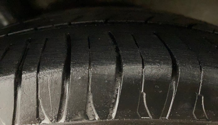 2014 Hyundai Xcent S 1.2, CNG, Manual, 98,970 km, Right Rear Tyre Tread