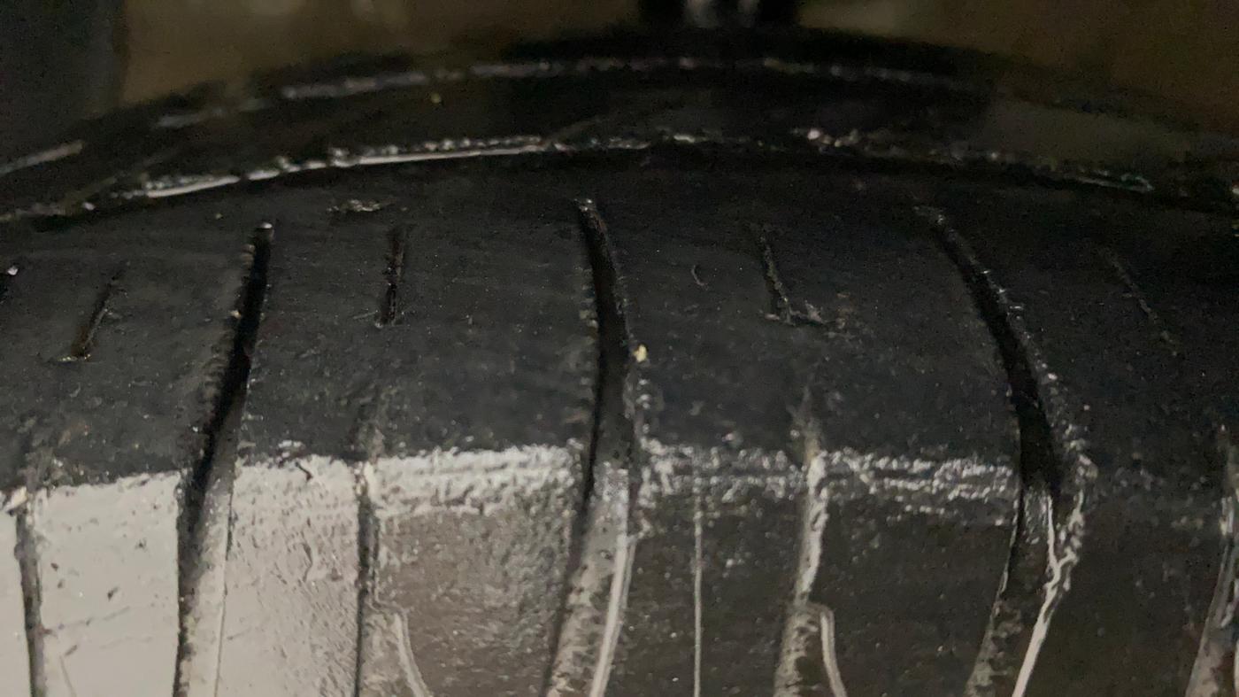 2014 Hyundai Xcent S 1.2, CNG, Manual, 98,970 km, Left Front Tyre Tread
