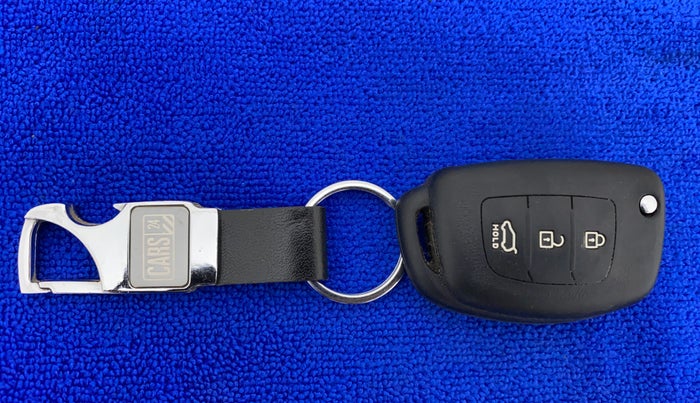 2014 Hyundai Xcent S 1.2, CNG, Manual, 98,970 km, Key Close Up