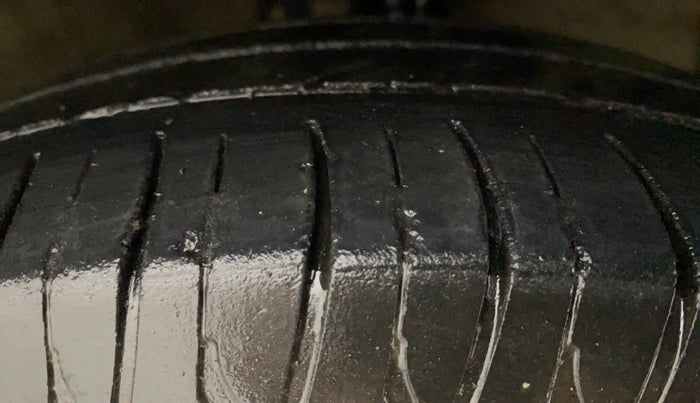 2014 Hyundai Xcent S 1.2, CNG, Manual, 98,970 km, Right Front Tyre Tread