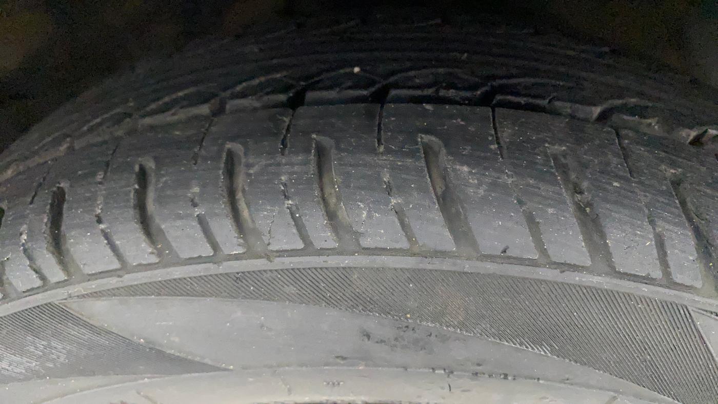 2017 Hyundai Grand i10 SPORTZ (O) AT 1.2 KAPPA VTVT, Petrol, Automatic, 97,032 km, Right Front Tyre Tread