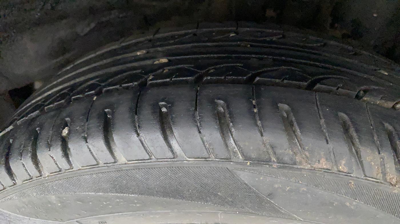 2017 Hyundai Grand i10 SPORTZ (O) AT 1.2 KAPPA VTVT, Petrol, Automatic, 97,032 km, Left Rear Tyre Tread