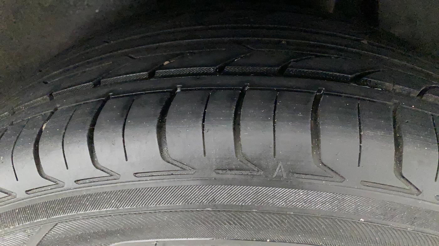 2017 Hyundai Creta SX PLUS 1.6 PETROL, Petrol, Manual, 73,300 km, Left Rear Tyre Tread