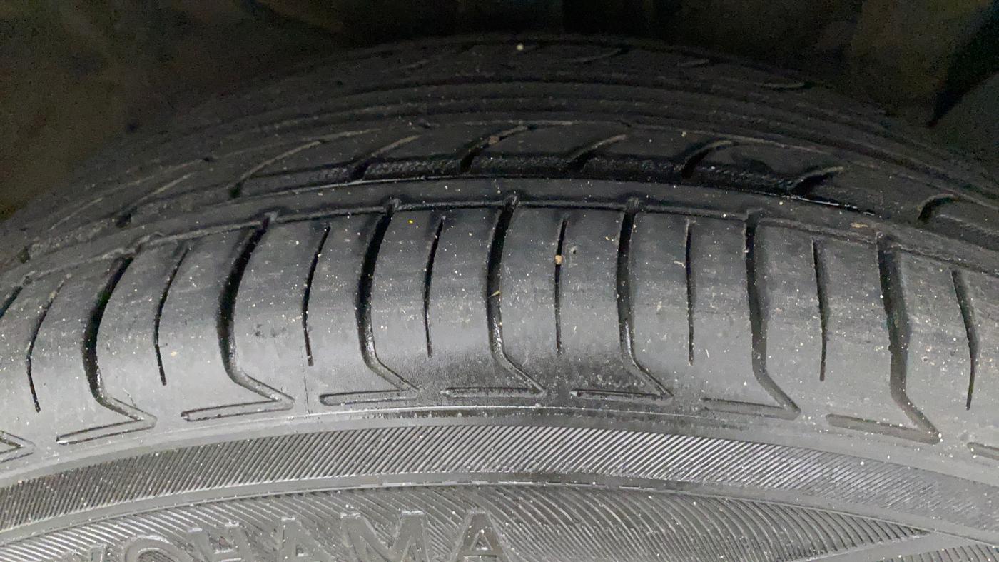 2017 Hyundai Creta SX PLUS 1.6 PETROL, Petrol, Manual, 73,300 km, Right Front Tyre Tread
