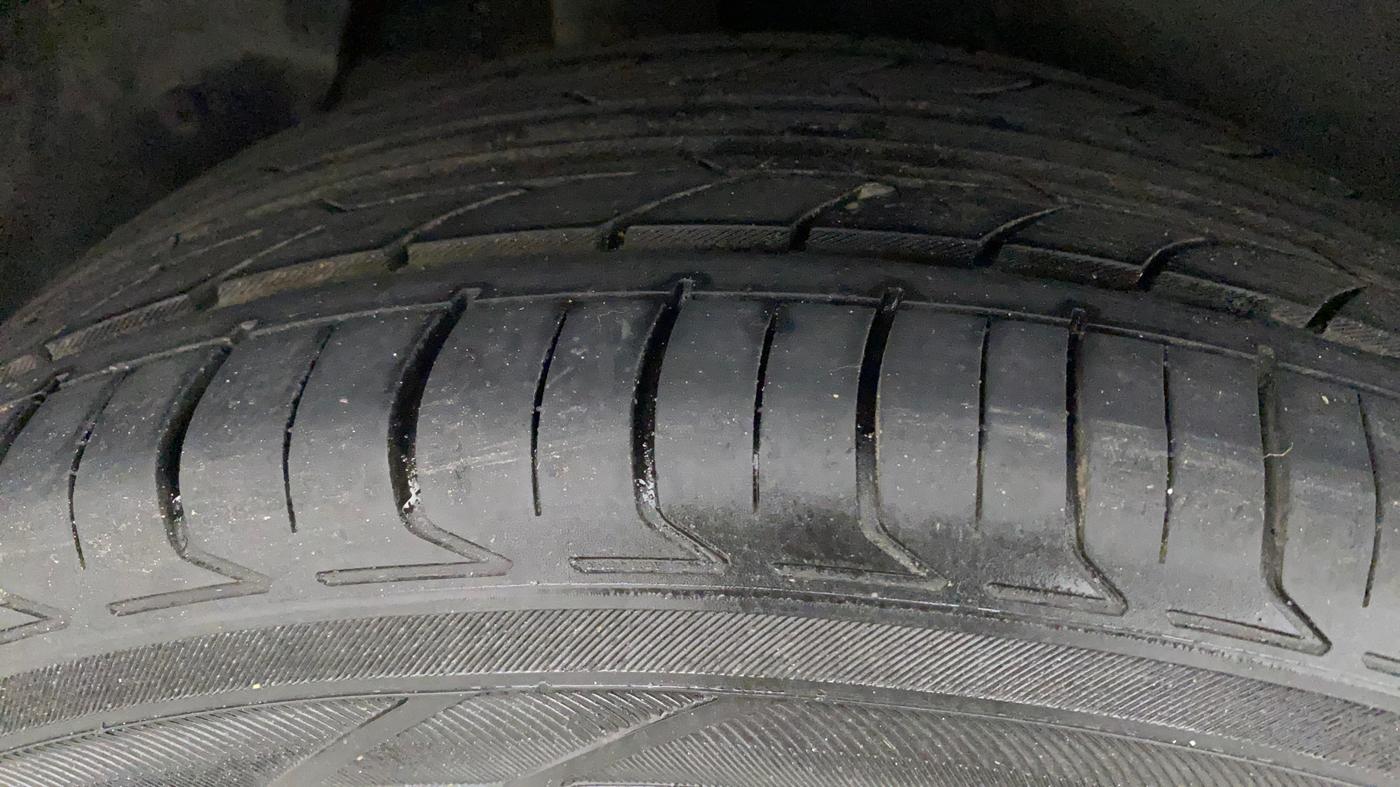 2017 Hyundai Creta SX PLUS 1.6 PETROL, Petrol, Manual, 73,300 km, Right Rear Tyre Tread