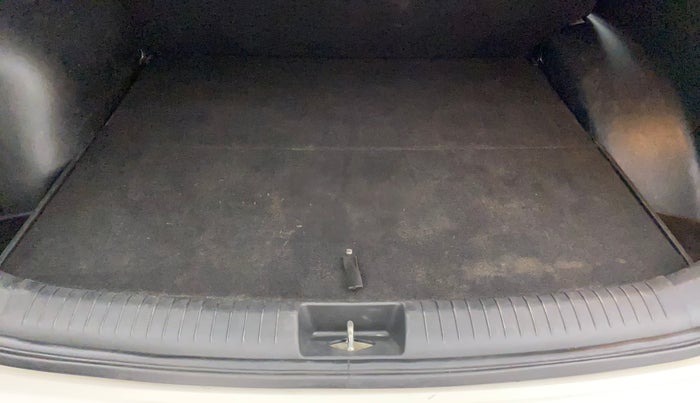 2017 Hyundai Creta SX PLUS 1.6 PETROL, Petrol, Manual, 73,300 km, Boot Inside