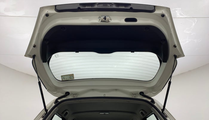 2017 Maruti Swift ZXI, Petrol, Manual, 85,495 km, Boot Door Open