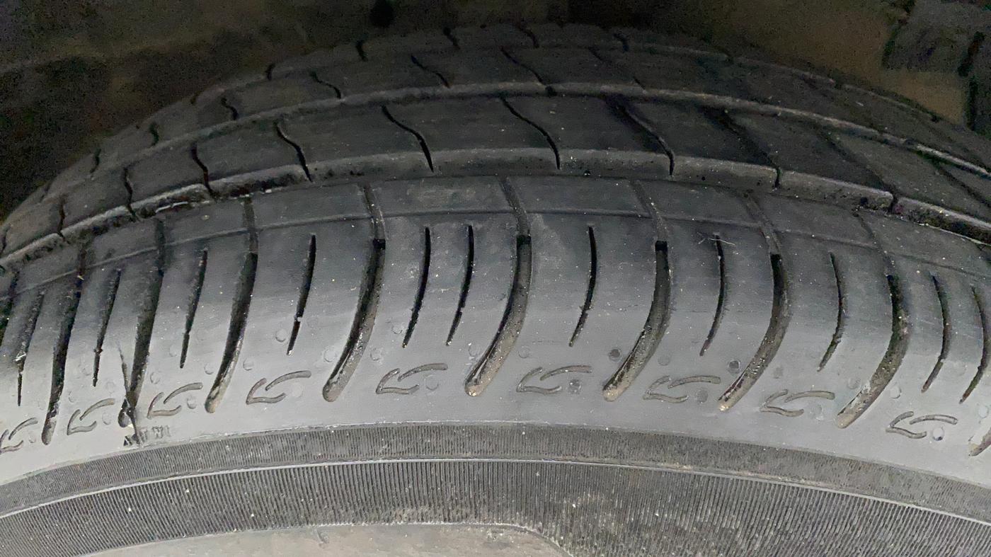 2017 Maruti Swift ZXI, Petrol, Manual, 85,495 km, Right Front Tyre Tread