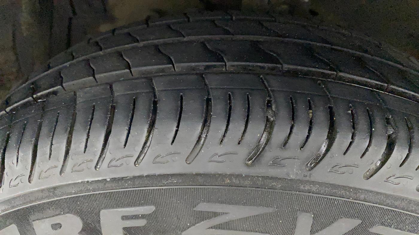 2017 Maruti Swift ZXI, Petrol, Manual, 85,495 km, Left Front Tyre Tread