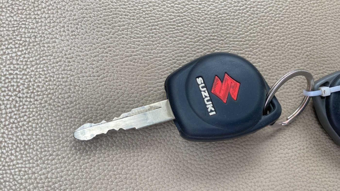 2018 Maruti Dzire VXI AMT, Petrol, Automatic, 83,337 km, Key Close Up