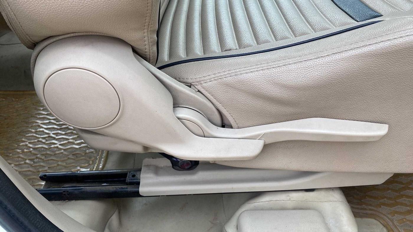 2018 Maruti Dzire VXI AMT, Petrol, Automatic, 83,337 km, Driver Side Adjustment Panel