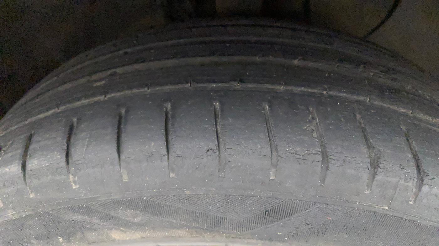 2017 Hyundai Elite i20 ASTA 1.2, Petrol, Manual, 43,276 km, Right Front Tyre Tread