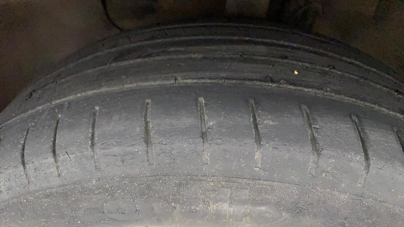 2017 Hyundai Elite i20 ASTA 1.2, Petrol, Manual, 43,276 km, Left Front Tyre Tread