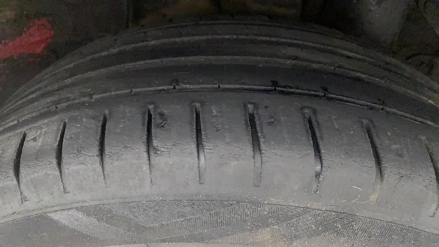 2017 Hyundai Elite i20 ASTA 1.2, Petrol, Manual, 43,276 km, Left Rear Tyre Tread