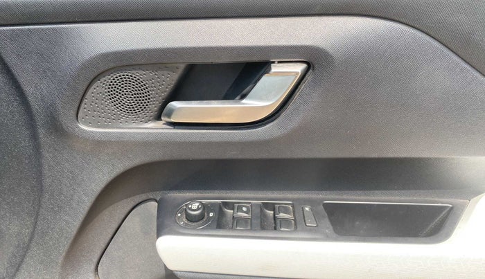 2022 Tata PUNCH CREATIVE  1.2 RTN DUAL TONE, Petrol, Manual, 13,829 km, Driver Side Door Panels Control