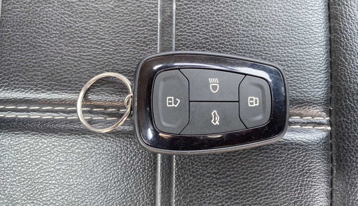 2022 Tata PUNCH CREATIVE  1.2 RTN DUAL TONE, Petrol, Manual, 13,829 km, Key Close Up