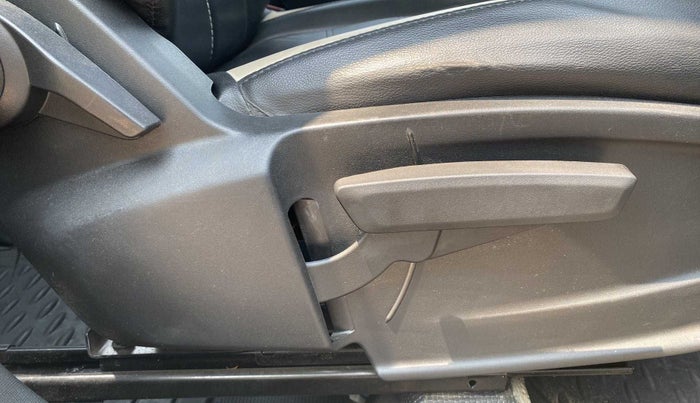 2022 Tata PUNCH CREATIVE  1.2 RTN DUAL TONE, Petrol, Manual, 13,829 km, Driver Side Adjustment Panel